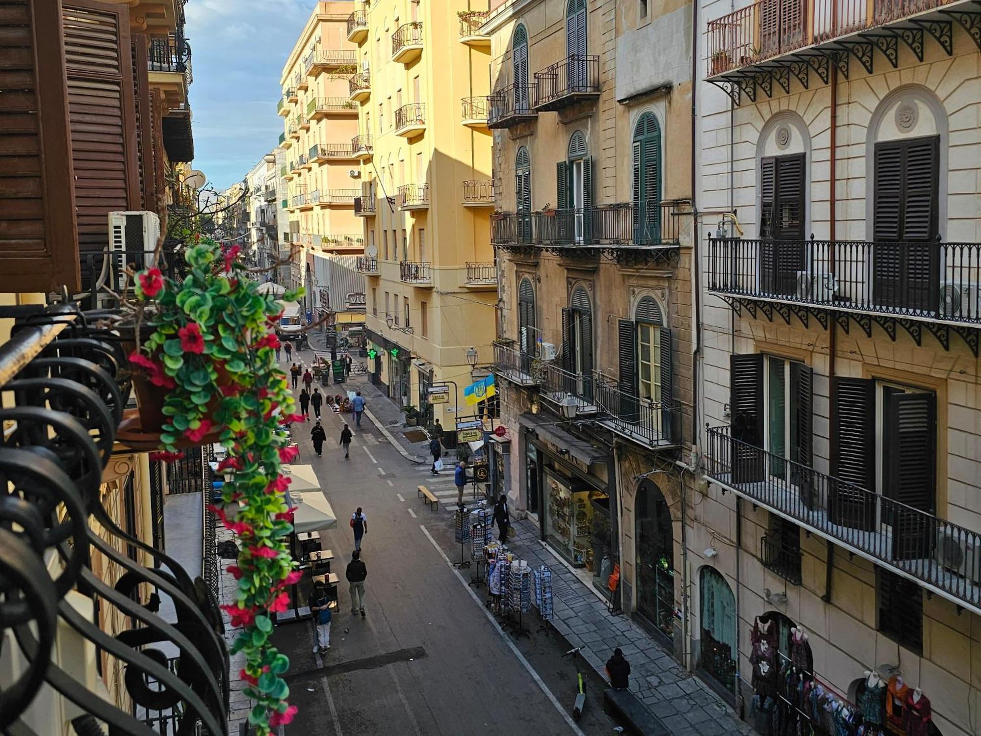 Teatro Del Sole Apartment Palermo Bagian luar foto